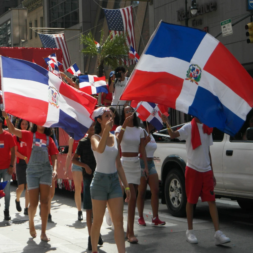 LeaFLAG Dominican Republic National Hanging Flag Polyester 90x150 Cm Outdoor Indoor Banner for Decoration