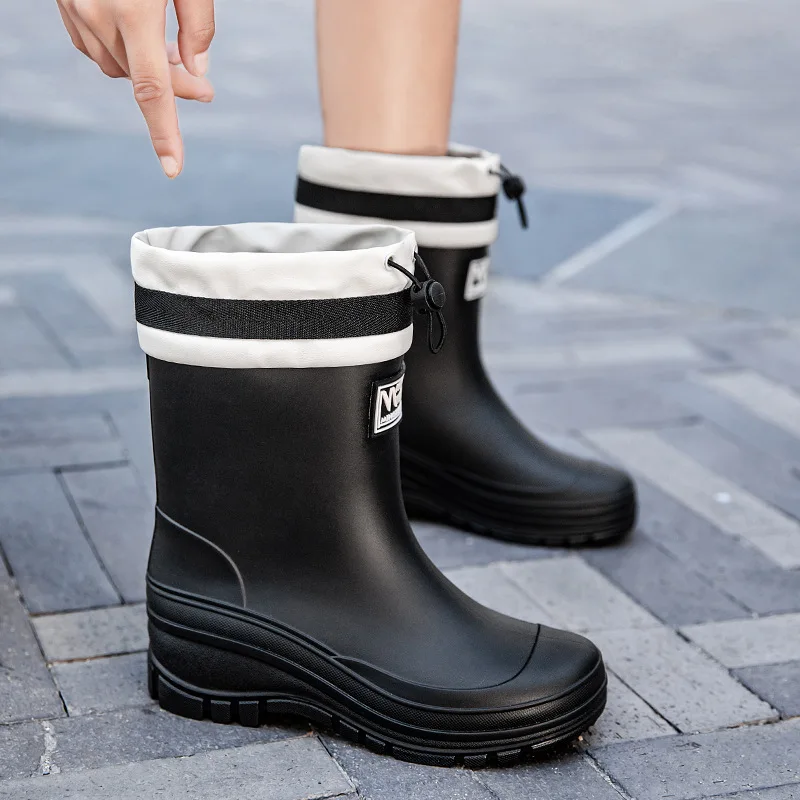 جديد 2025 احذية المطر النسائية المقاومة للماء خفيفة الوزن المطبخ العمل المضادة للانزلاق مريحة المياه Oes PVC Ort أنبوب الربيع أربعة مواسم