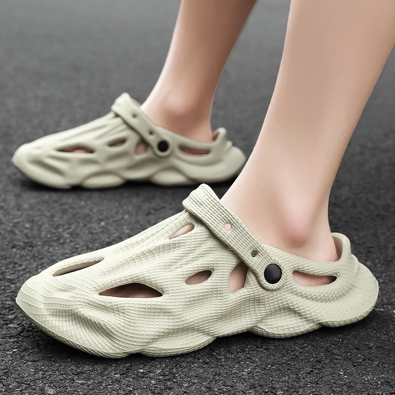 Outdoor Indoor Leisure Hole Shoes Men Beach Sandals Summer Non-Slip Breathable Soft Sole Slip-On Casual Slippers Zapatos Hombre