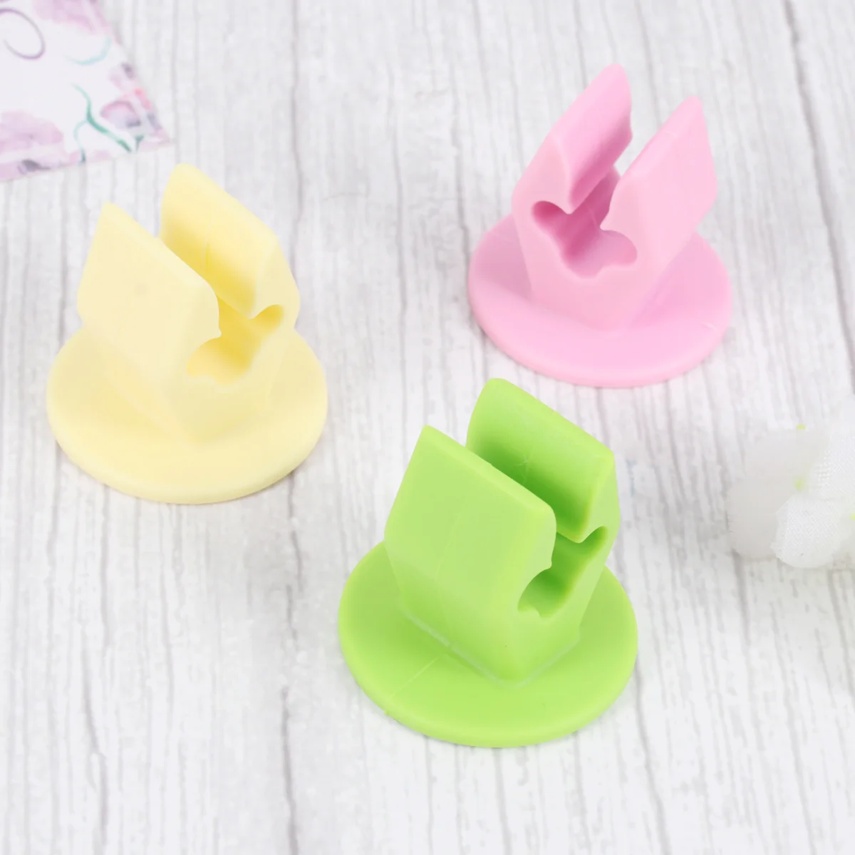 5pcs Suction Cup Toothbrush Holder Creative Bathroom Wall-mounted No Drilling Toothbrush Holder Organizer Storage Rack (Random C