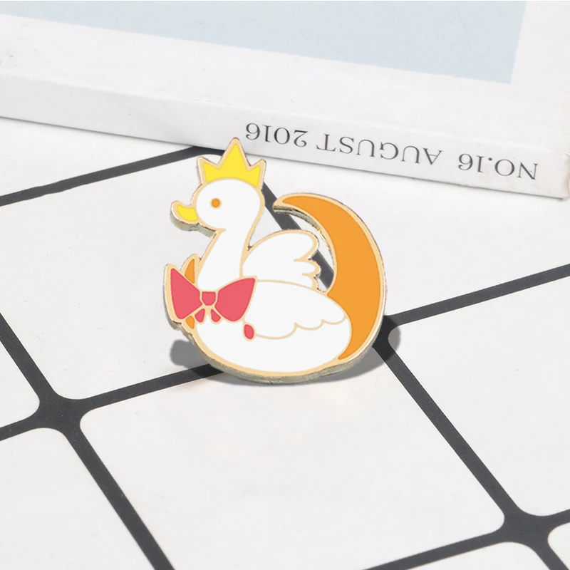 Brooches Pride Big White Goose with Crown Enamel Pins Fashion Backpack Badges Clothes Jewelry Gifts for Kids Cartoon Yellow Duck