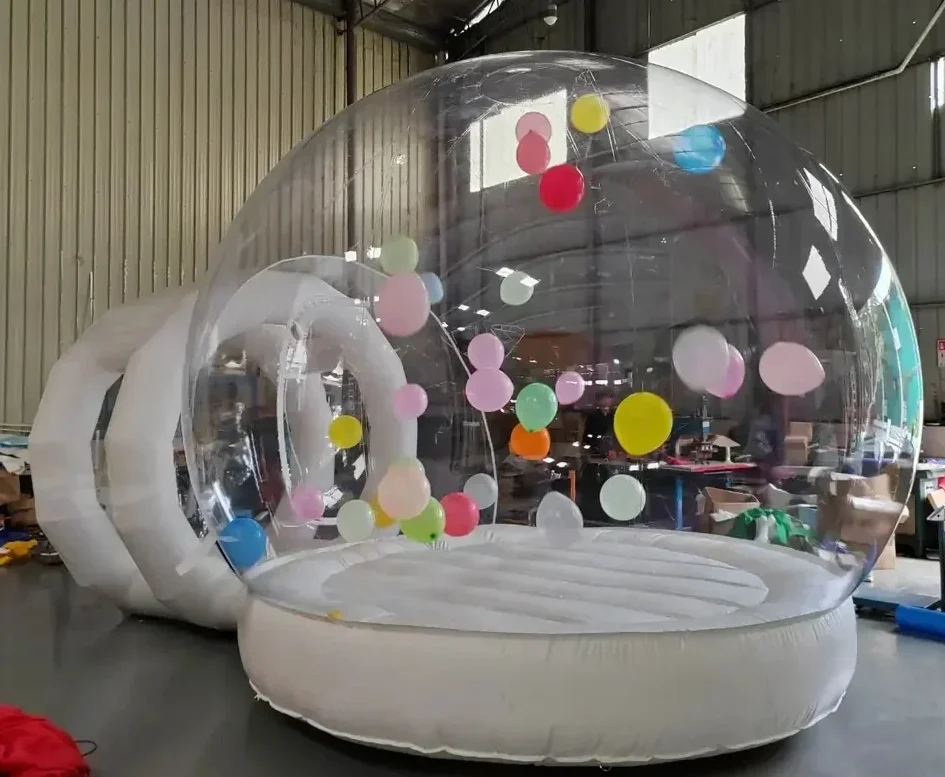 خيمة لعب للأطفال على شكل فقاعات قابلة للنفخ مع منفاخ شفاف من مادة PVC في الهواء الطلق لحفلات أعياد الميلاد ولعب الترامبولين والهدايا ​