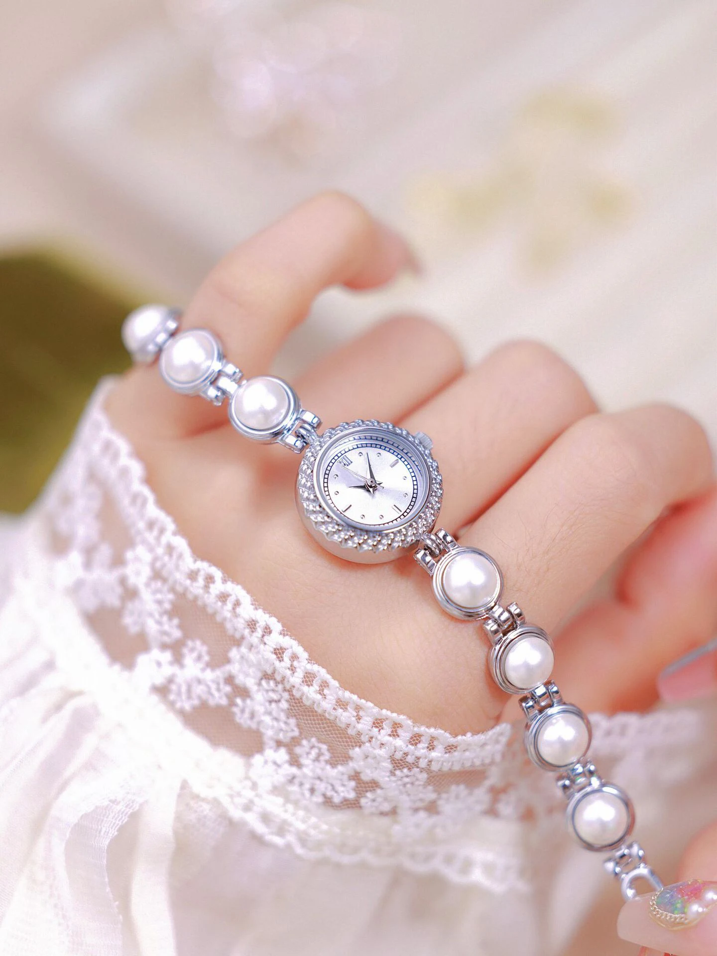 Ladies simple fashion with pearl quartz bracelet watch