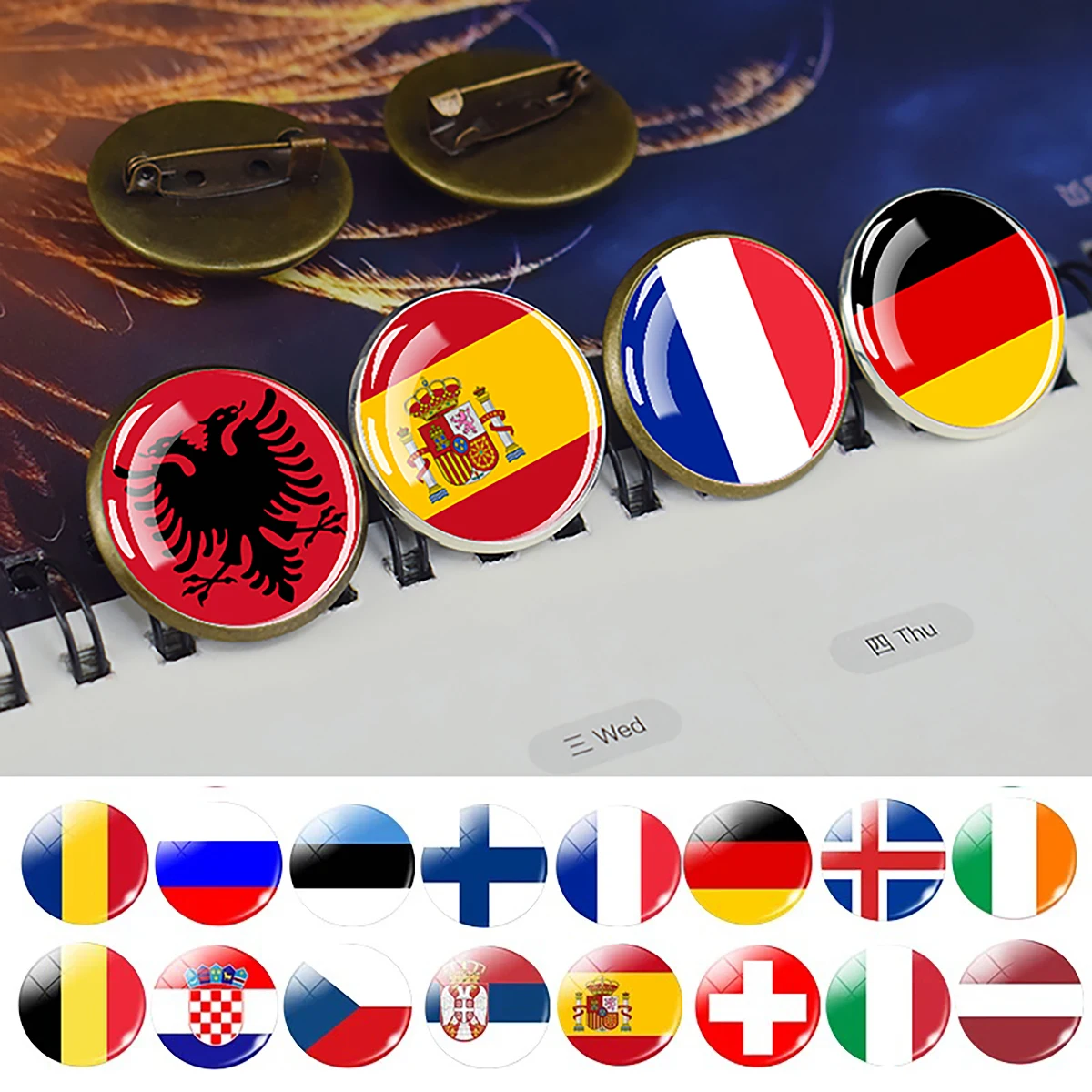 Przypinki z flagami krajów Europy: Albania, Hiszpania, Włochy, Francja, Wielka Brytania, Niemcy, Polska - odznaki, pamiątki patriotyczne.