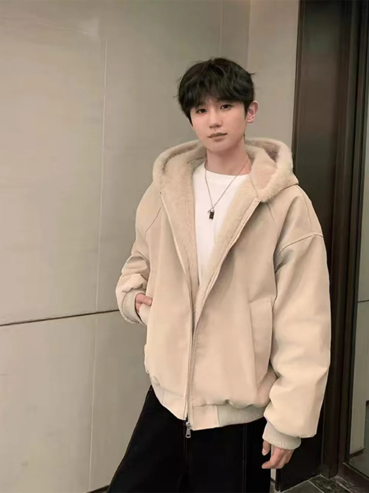 

Thiened Winter Jaet Men Women Cotton Padded Coat with Fur Collar Hood Stand Fit Long Sve Zipper Closure Color