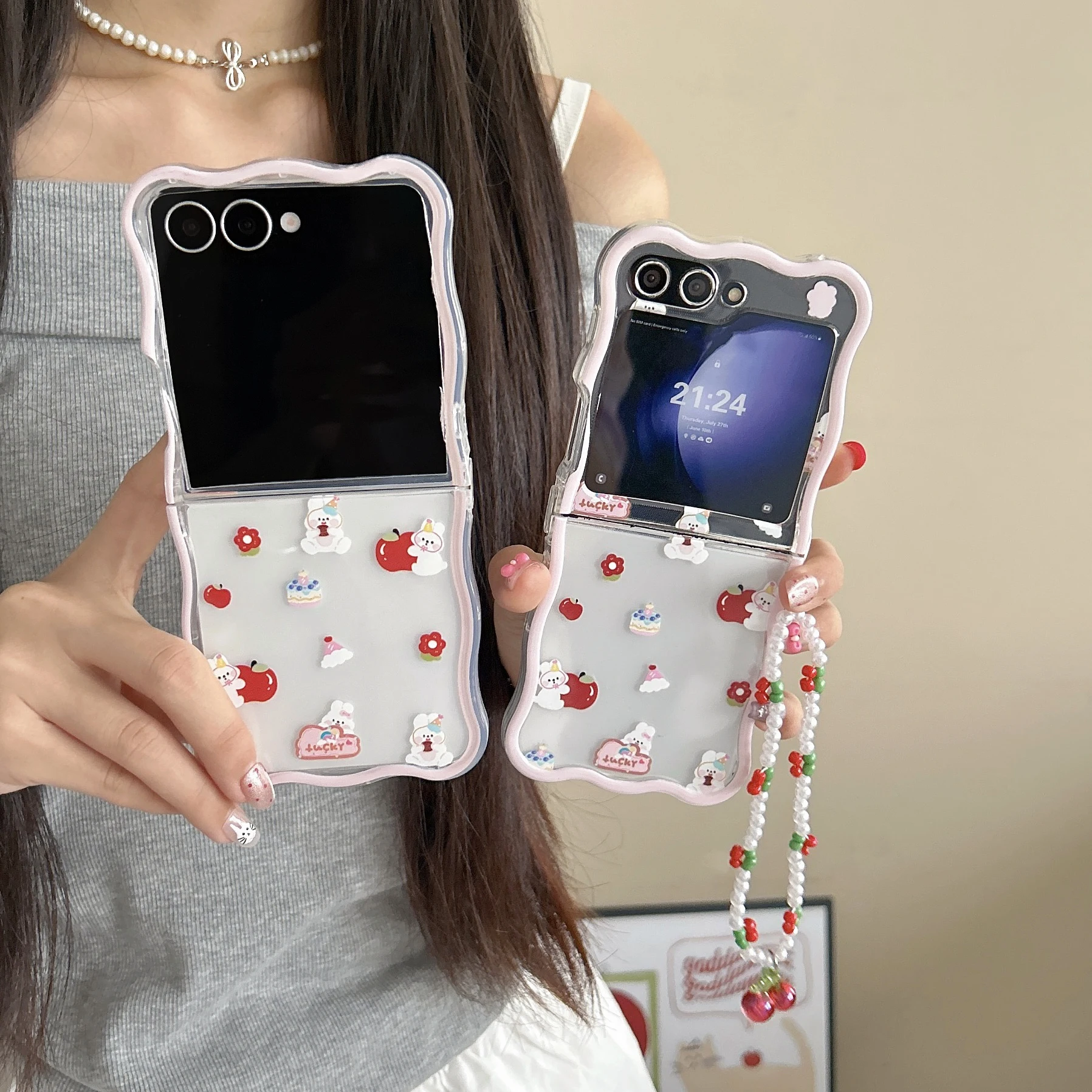 

Корейский чехол для телефона с мультяшным кроликом для Samsung Galaxy Z Flip 7, 6, 5, 4, 3, чехол со шнурком, волнистый чехол для телефона Z Flip7 Flip6, чехол