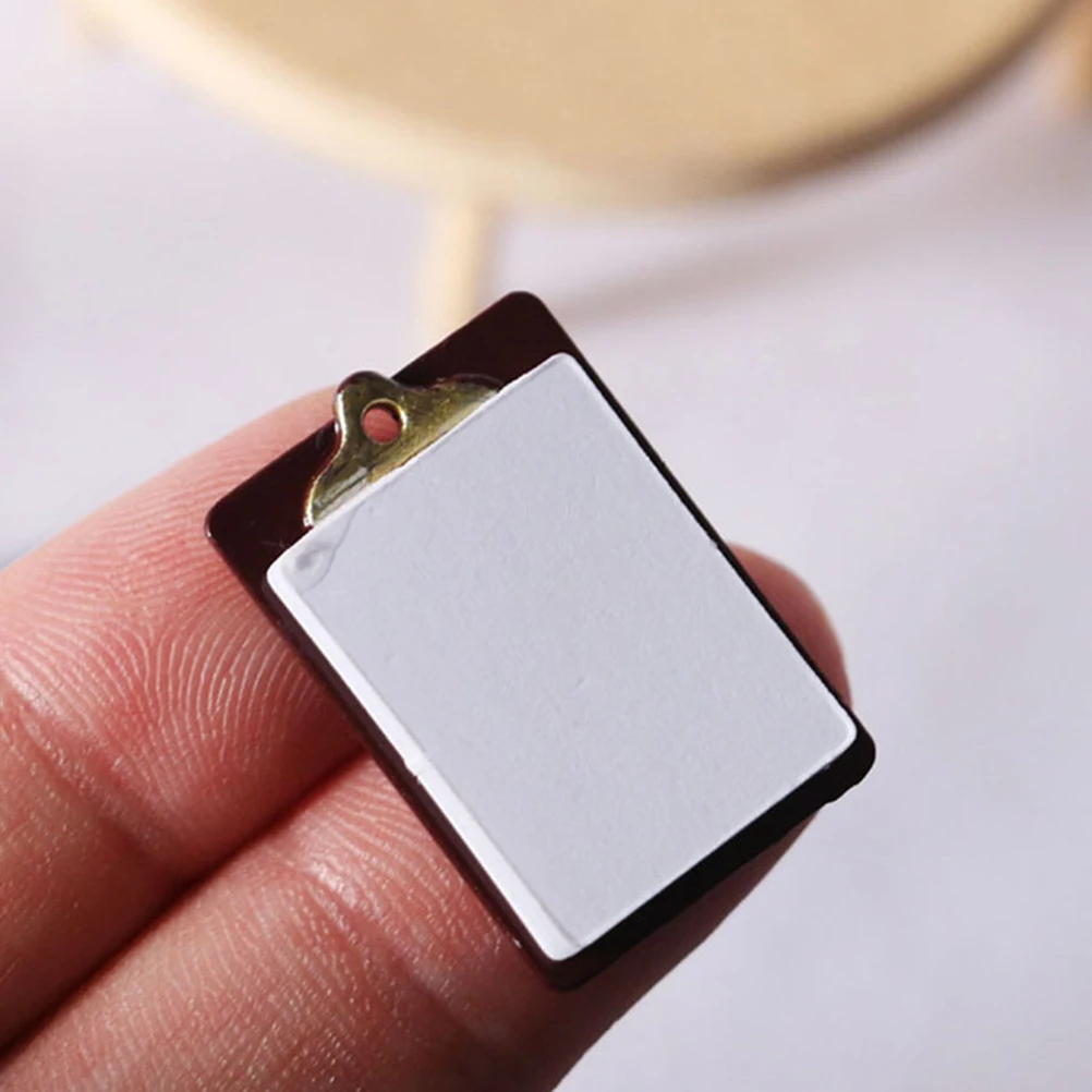 

2pcs Miniature Writing Board Simulated Clipboard Decorative Prop for Dollhouse DIY Supplies Tiny Model Brown Realistic Scene