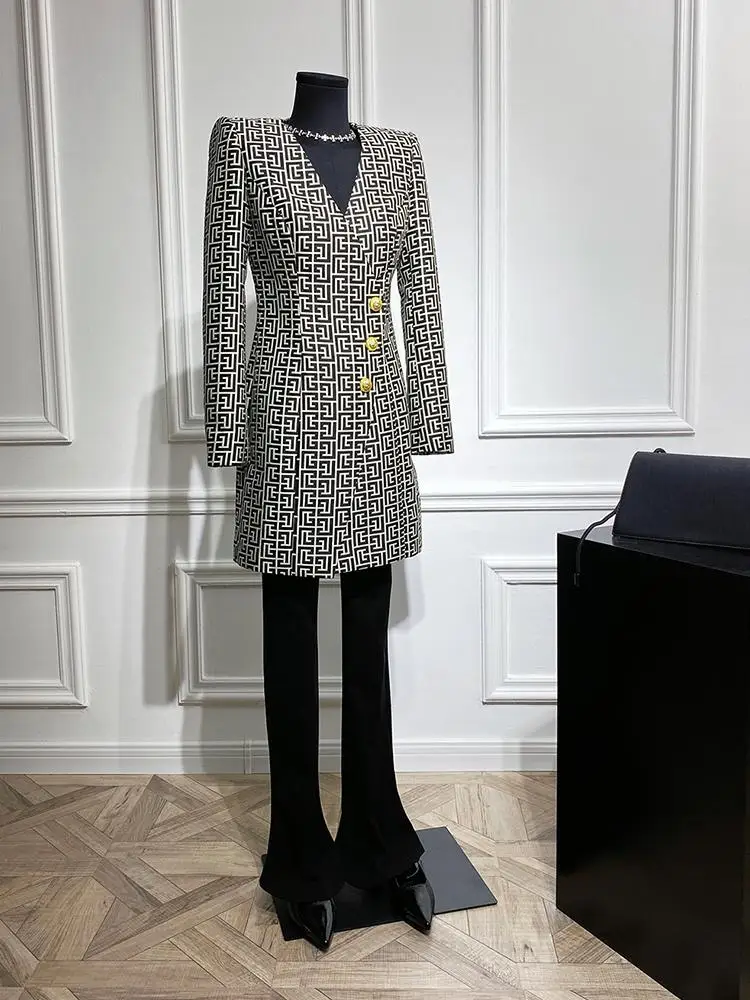 패셔너블한 겨울 플로럴 자수 드 롱 슬리브 브이넥 슬림핏 티 버튼 코트 여성 의류 출퇴근용