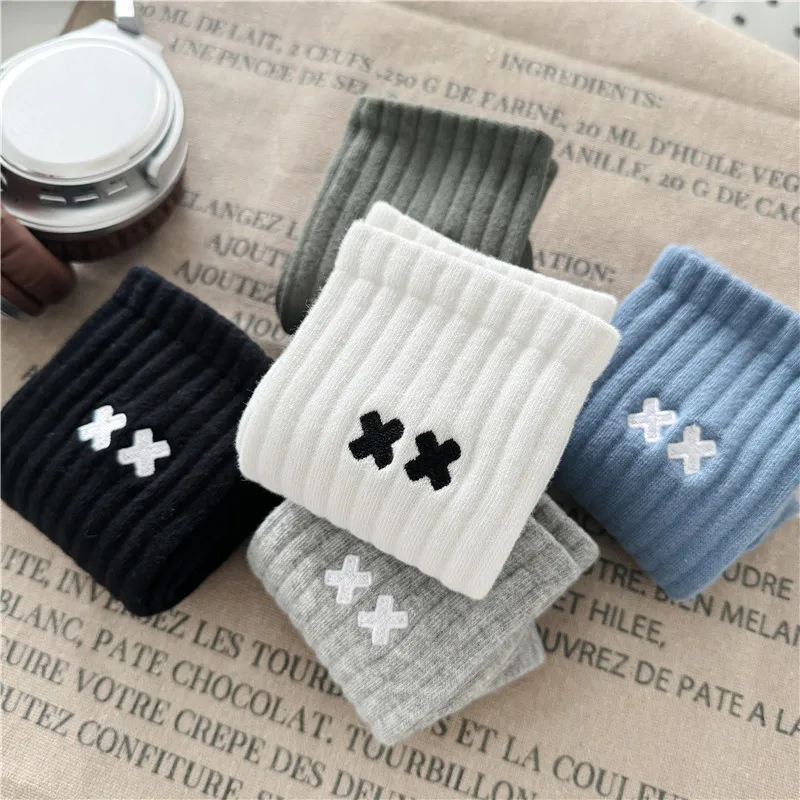 

5 pairs of men's solid color embroidered mid tube cotton socks sweat absorbing casual simple comfortable versatile men's socks