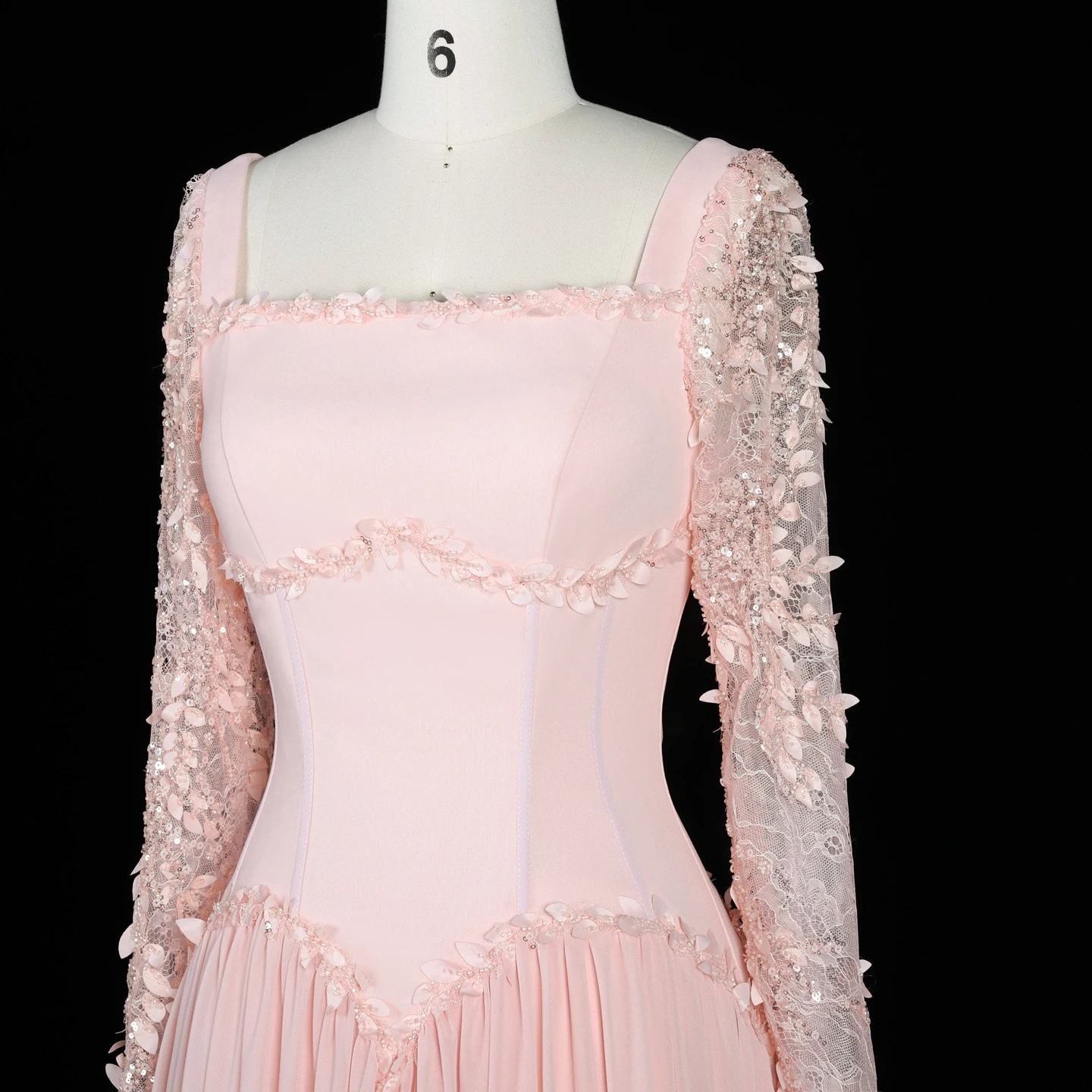 Sharon Said Luxuriöses Rosa A-Linien-Abendkleid mit Langen Ärmeln, Blumenverzierungen, Quadratischem Ausschnitt, Chiffon, Formelles Partykleid SF239 Maßanfertigung – Detail 9