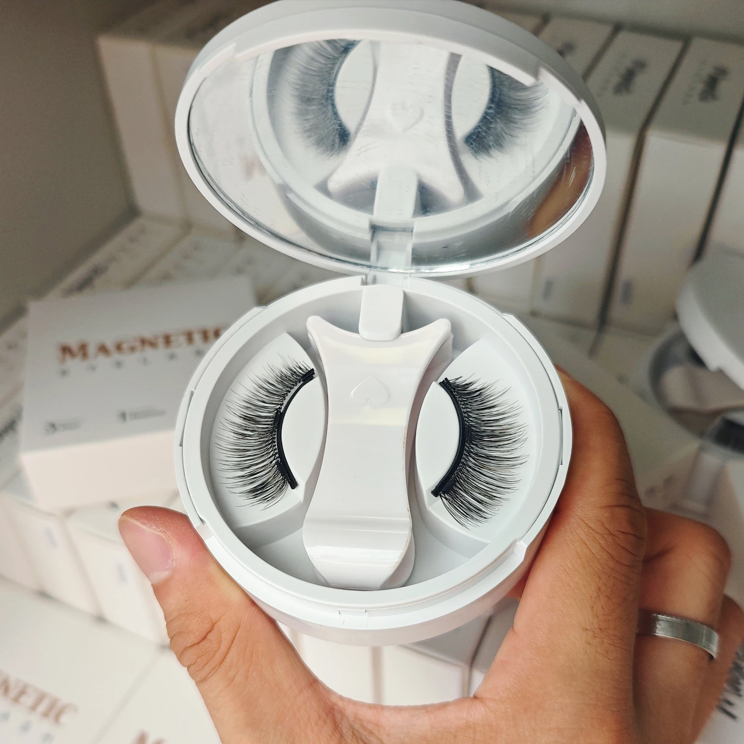 Nuovo kit per ciglia con clip magnetica riutilizzabile da viaggio in stock, senza colla, senza fodera, ciglia magnetiche quantiche con applicatore