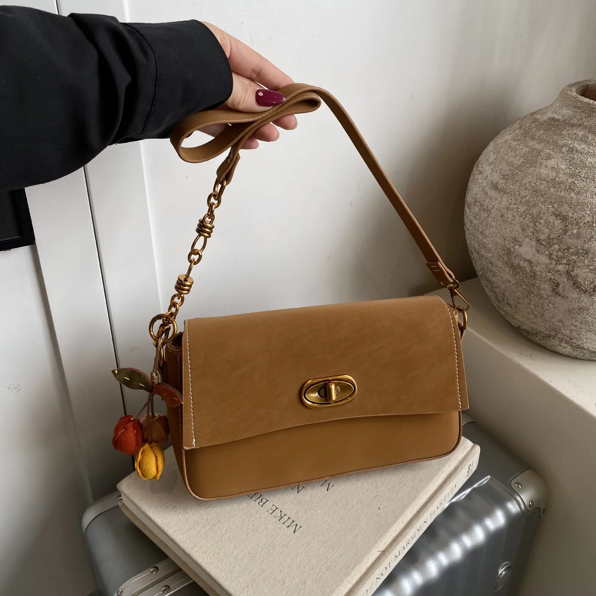 

Vintage Square Shoulder Bag, Luxe Commuter Crossbody Purse, Women's Chic Day to Night Tote, Minimalist Sling Bag, Versatile