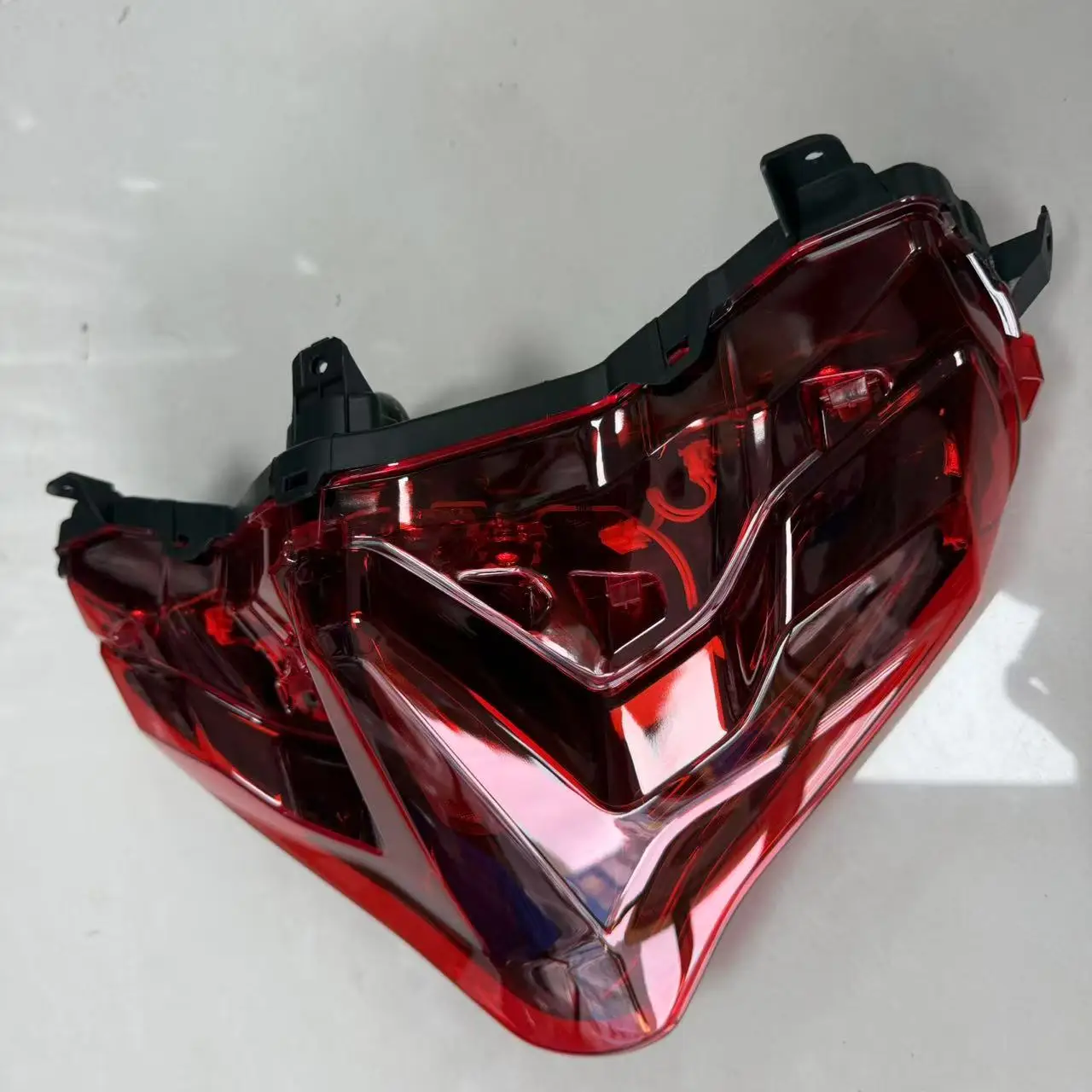 ไฟท้ายมอเตอร์ไซค์ LED รุ่น STLF2023-2024 Tmax 560 สำหรับเปลี่ยนแทนระบบไฟท้าย CFP560A-2