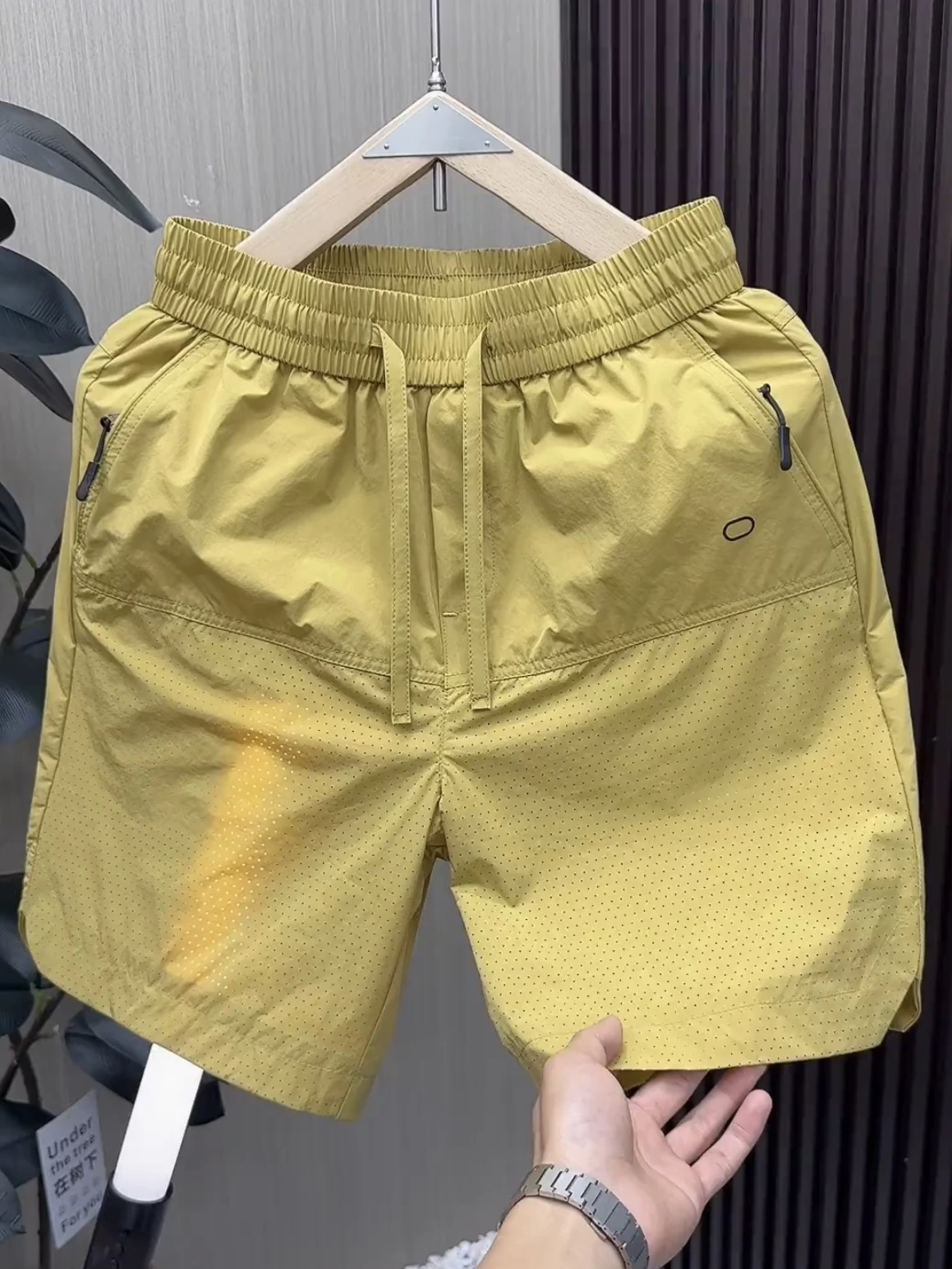 

Men's Summer Thin Mesh Breathable Quick Dry Shorts Loose Fit Sporty Fashionable Pocket Zipper Five-Quarter Length Pants