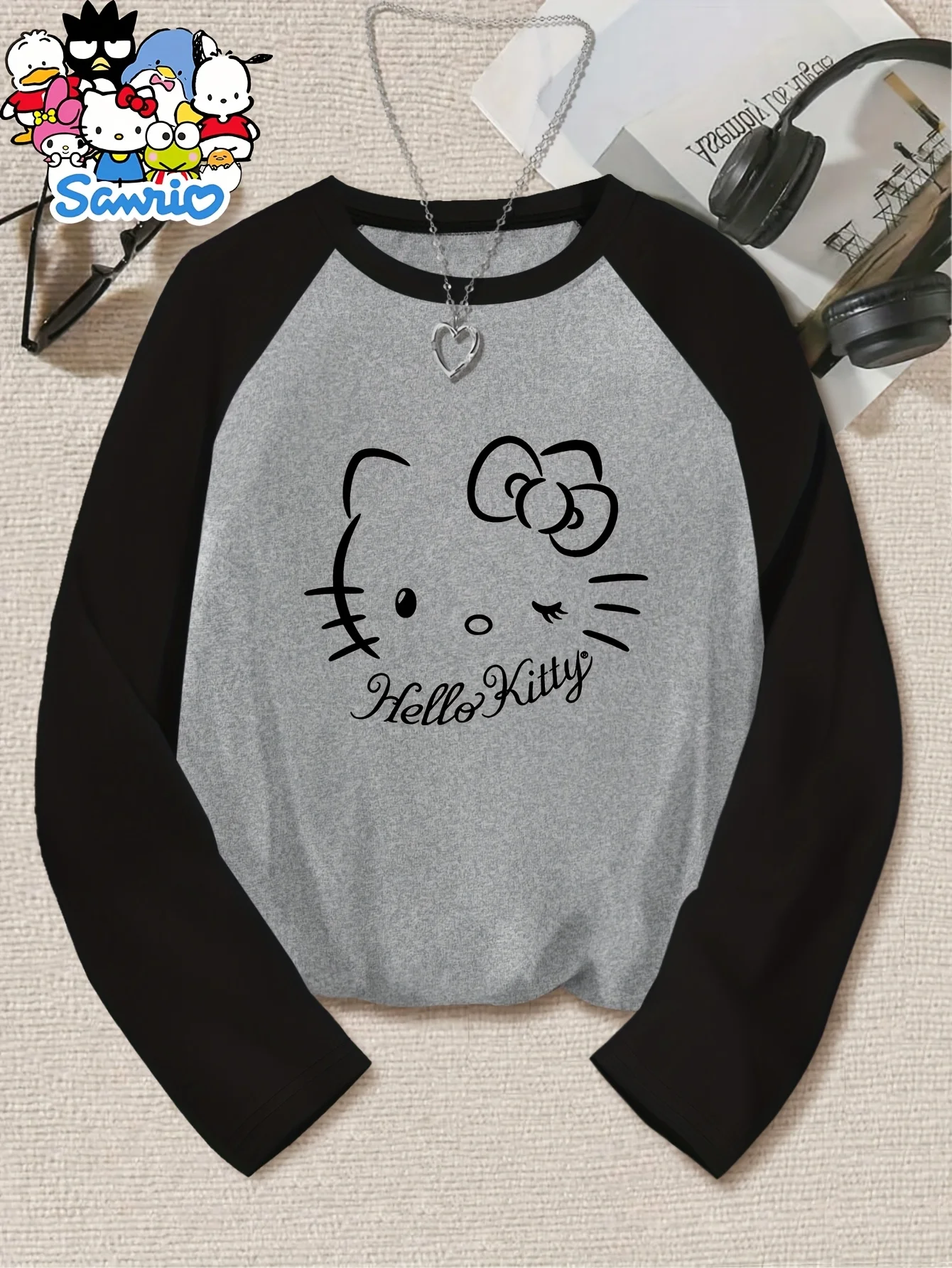 

Ladies' Long-Sleeve Fashion T-Shirt with A Kitty Print, Featuring Contrasting Colors and Raglan Sleeves. Made From High-Quality