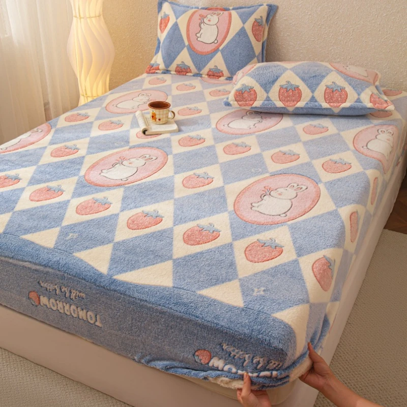 

2026 Style Snowflake Fleece Thickened Warm Single-piece Bed Hat Printed Cartoon Student Mattress Cover Skin-friendly Bedspread