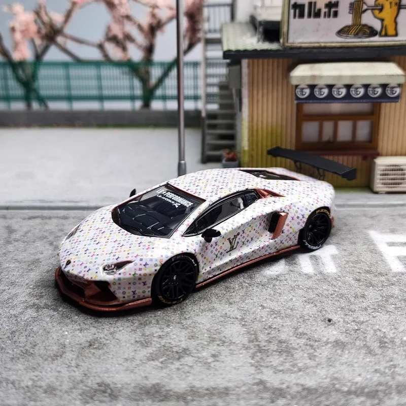 نموذج سيارة رائع مصنوع من خليط معدني عريض الجسم مقاس 1:64، هدية لصبي قوي، قابلة للجمع، زينة لسطح المكتب.