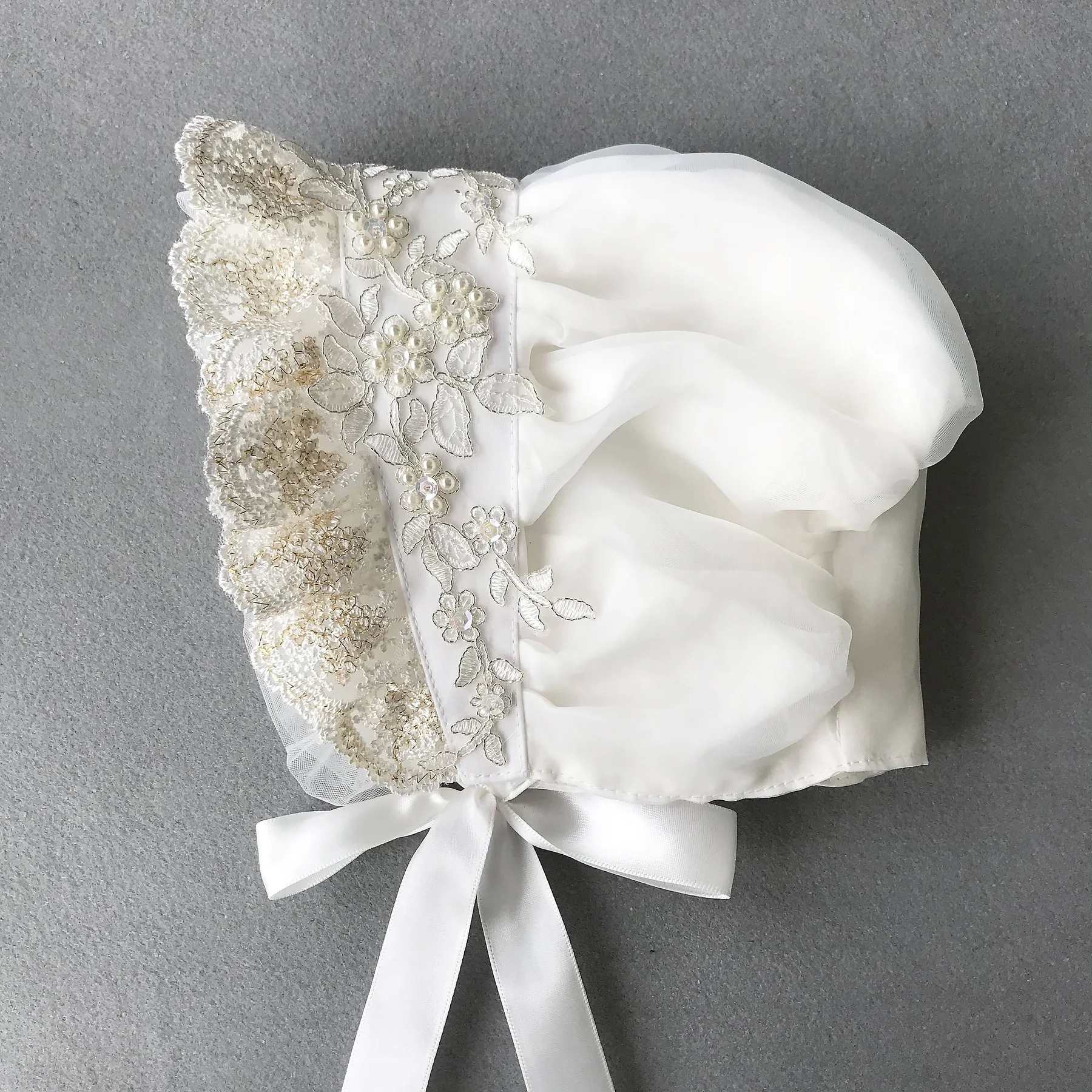 Wiktoriański Bonnet Ruffles wioska czapka Lolita dziewczyna pokojówka Cosplay łuk koronkowe kapelusze kostium akcesoria kobiety Retro regulowane pokojówki kapelusze