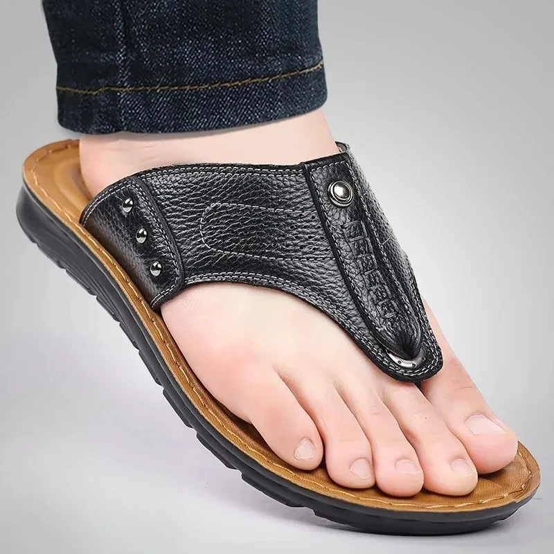 

Men's Pu Leather Sandals Summer Anti-Slip Thick Bottom Outdoor Beach Shoes Trendy Slip-On Clogs Comfortable Indoor Slippers Mele