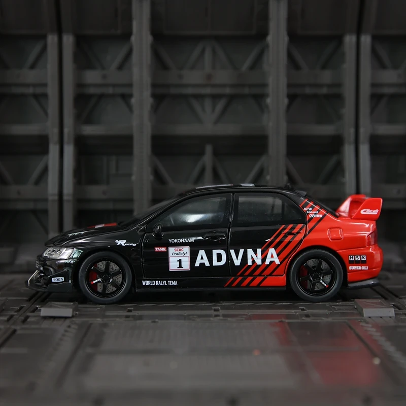 1:32 Mitsubishi EVO 9. a generación, modelo de coche de rally de aleación, colección de adornos, puertas y capó del motor, el maletero se puede abrir
