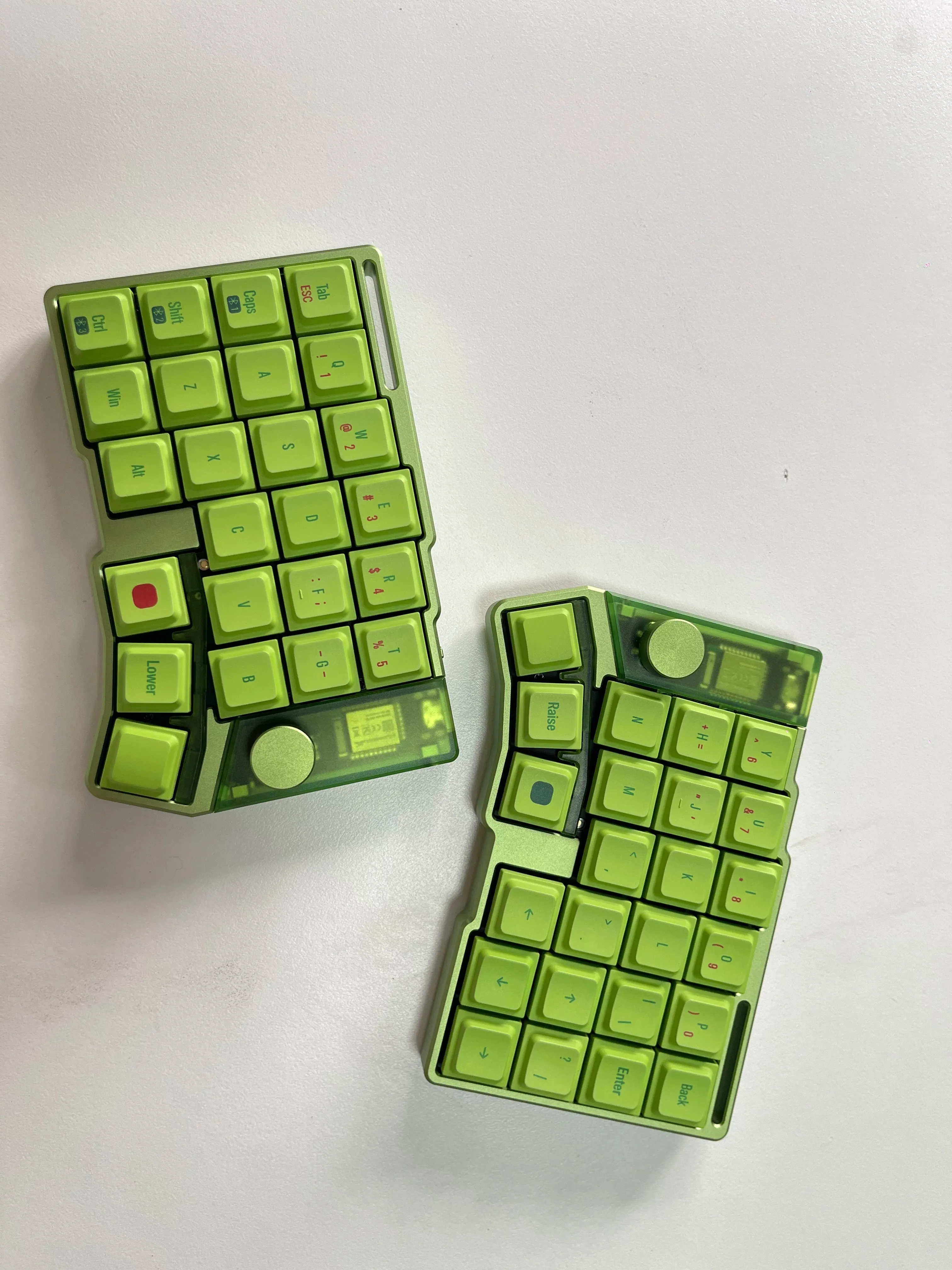 Cornix LP スプリットメカニカルキーボード、CNC アルミニウムシェル