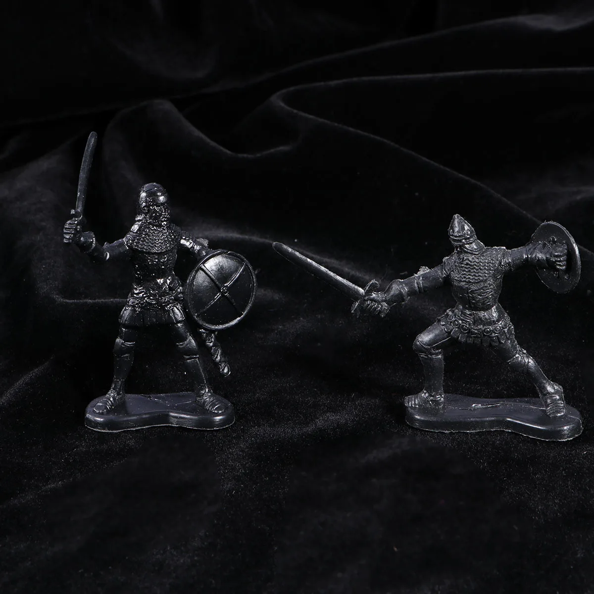 

28 pcs Mini Soldiers Figures Horses Playset Kids Men Collection Decor Gift For Children Handheld Figure