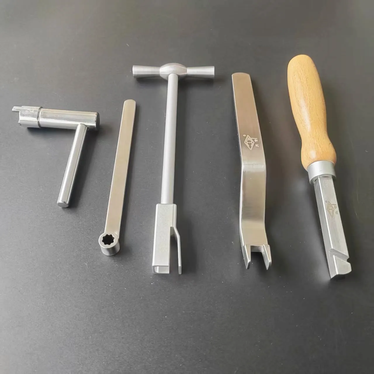 

Инструменты для настройки фортепиано Треугольные инструменты для регулировки фортепиано Ключевая рама Ось регулировочной пластины Опора дерева Регулировка wr