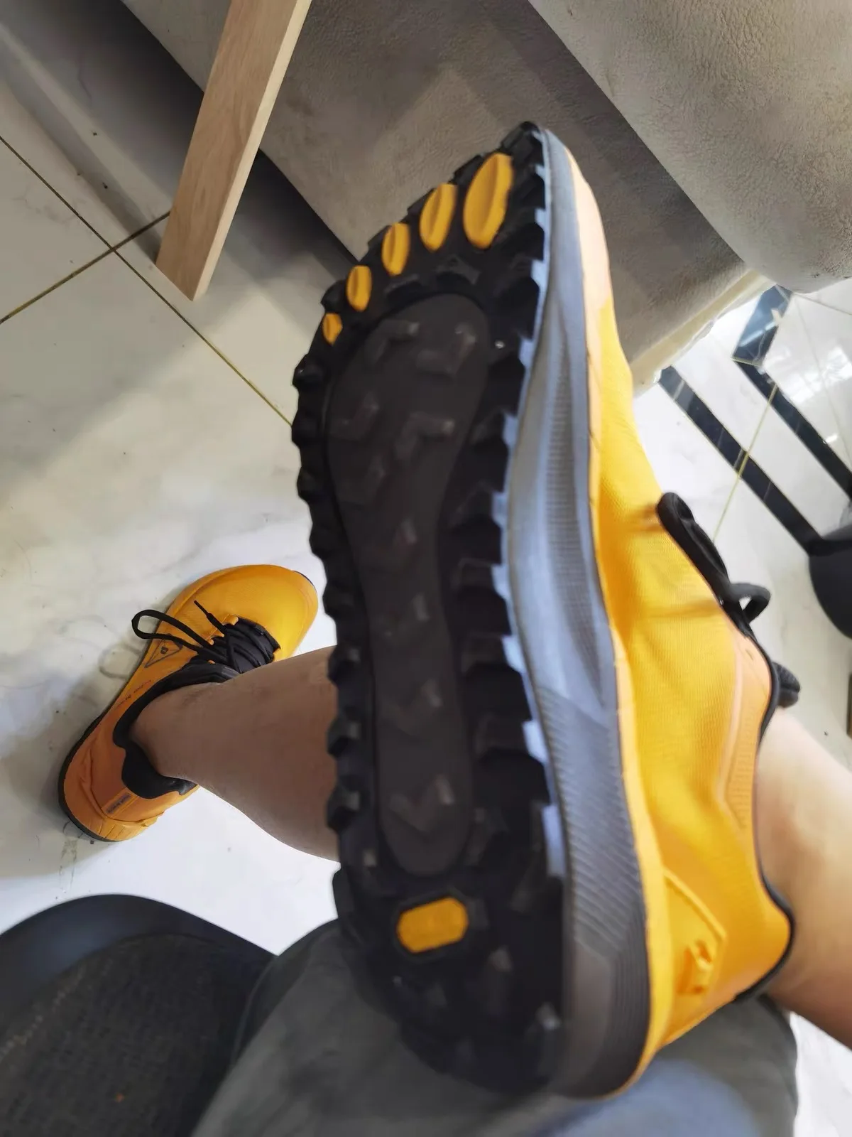 

Hot-selling new breathable, durable, slip-resistant walking shoes Exceptional traction Lightweight design Very good