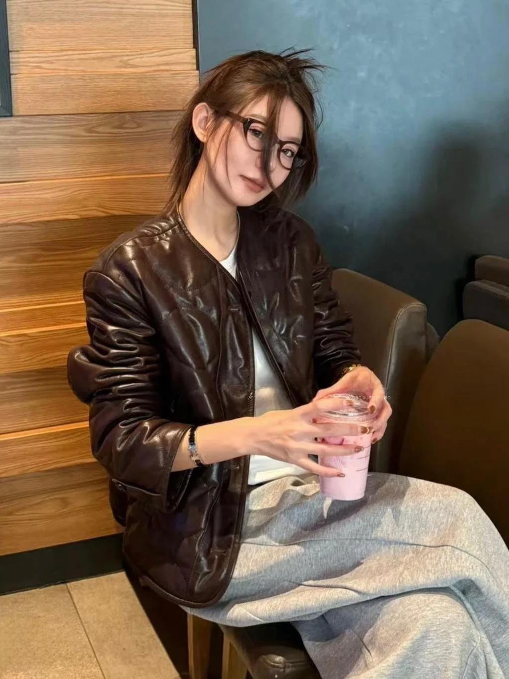 

2025 New Women's ort Leather Jaet Loose Casual High-End eepskin Fur Coat Long Sve Commute Sle Faionable Outerwear