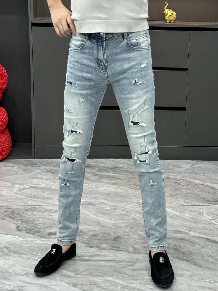 

Весенние светло-голубые мужские джинсы: модные, простые, с эффектом потертости, зауженные, молодежные, износостойкие, не деформирующиеся, со средней посадкой