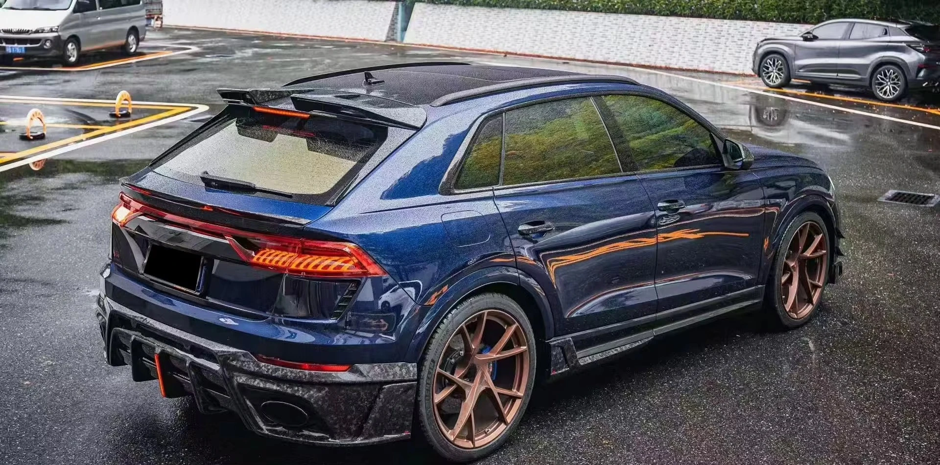 For New For Audi RSQ8 Dry Carbon Fiber Bumper with Illuminated Rear Lip Exhaust Cut-Outs Bolt-On Installation Universal Fitment