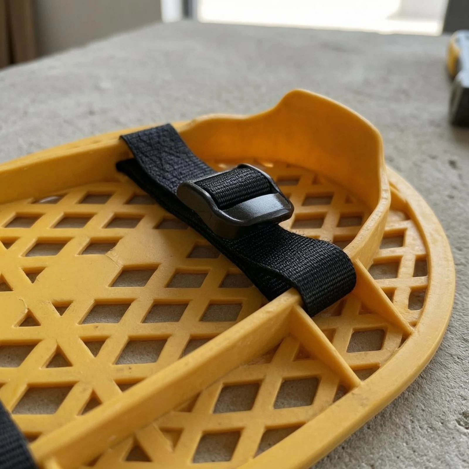 

Concrete Polishing Shoes Perforated Floor Finishing Shoes Floor Polishing Shoe Flat Sole Concrete Finishing Shoe Wear-Resistant