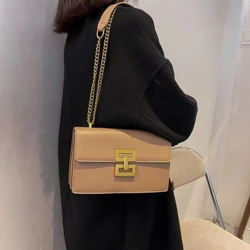 Modna torba na ramię dla kobiet moda Retro łańcuszek mały torba kwadratowa kreatywny zamek klamra torba Crossbody