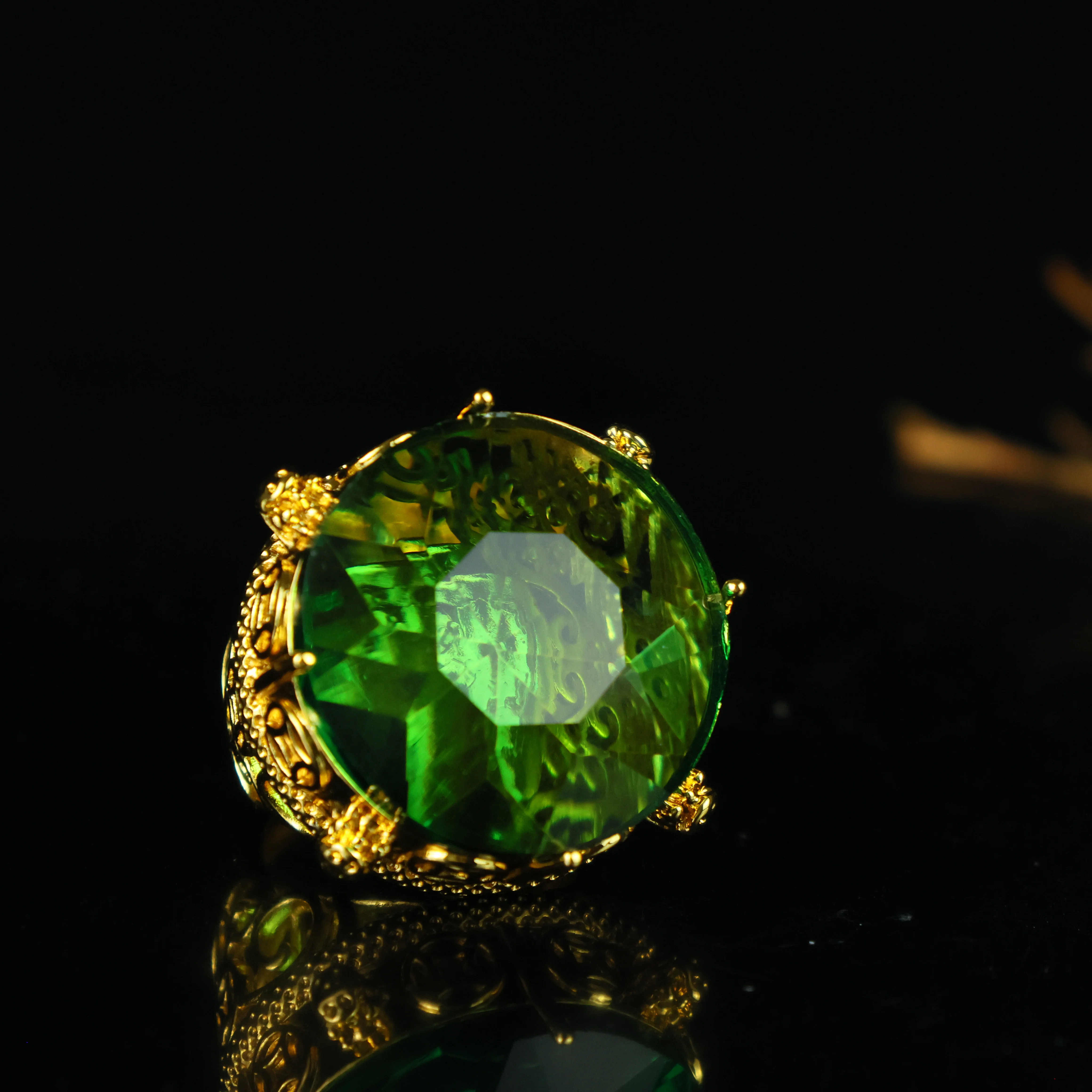 

Кольцо AMOUR с розовым бриллиантом 2 3/8 карата (TGW) и бриллиантом 1/10 карата (TW) из 10-каратного розового золота