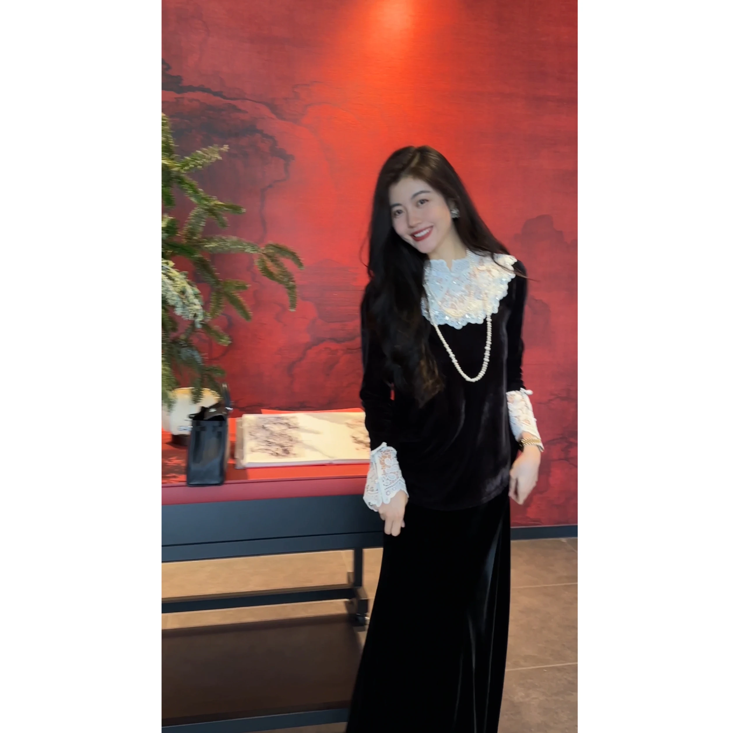 

Комплект NCOU Nie Kou 2026: Новинка весенней коллекции — тяжелая вышивка бисером, бархатный цвет, традиционный китайский стиль.