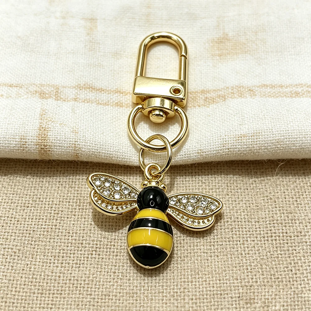 10 Stück Zinklegierung Strass Bienen-Schlüsselanhänger Emaille Honigbienen-Anhänger Kristallflügel Karabinerverschluss Taschenanhänger Autoschlüssel Geschenke – Detail 3