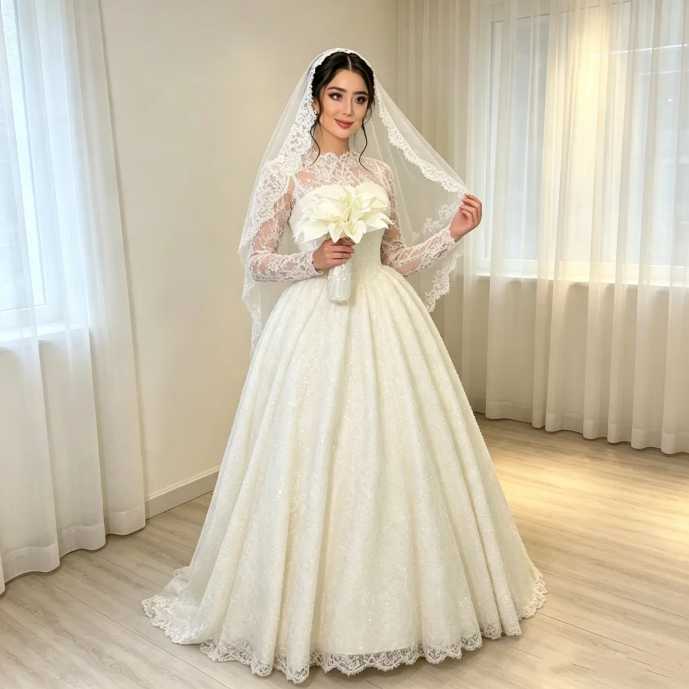 Vestido de Noiva Luxuoso Personalizado com Gola Alta, Manga Longa, Renda, Saia Rodada, Decote Quadrado, Brilhante, com Cauda para Igreja