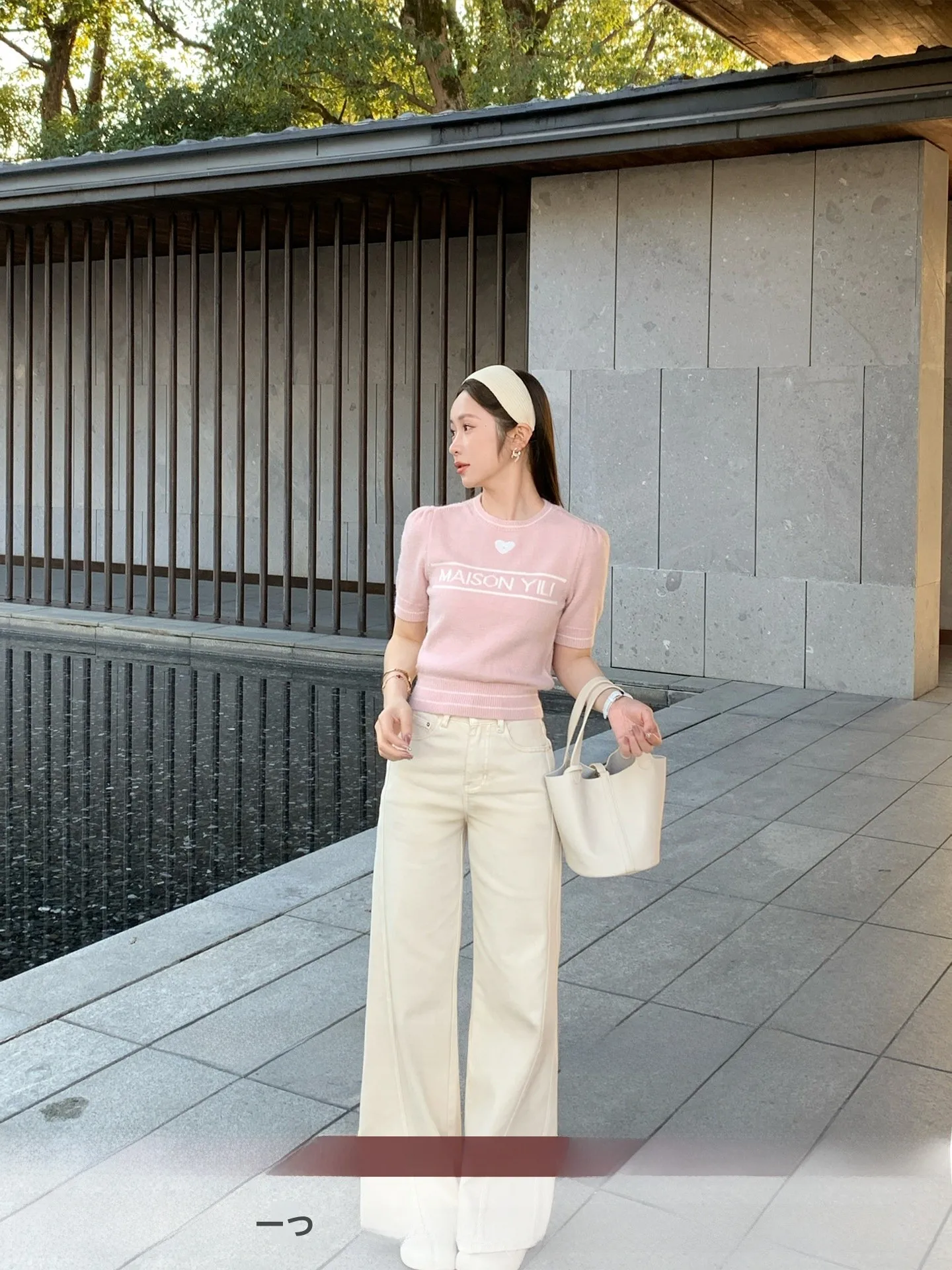 

Korean Style Women's Knitted round Neck Embroidered Top Short Sleeve Bubble Sleeve Slim Fit Inner Wear Spring Fashion 2026