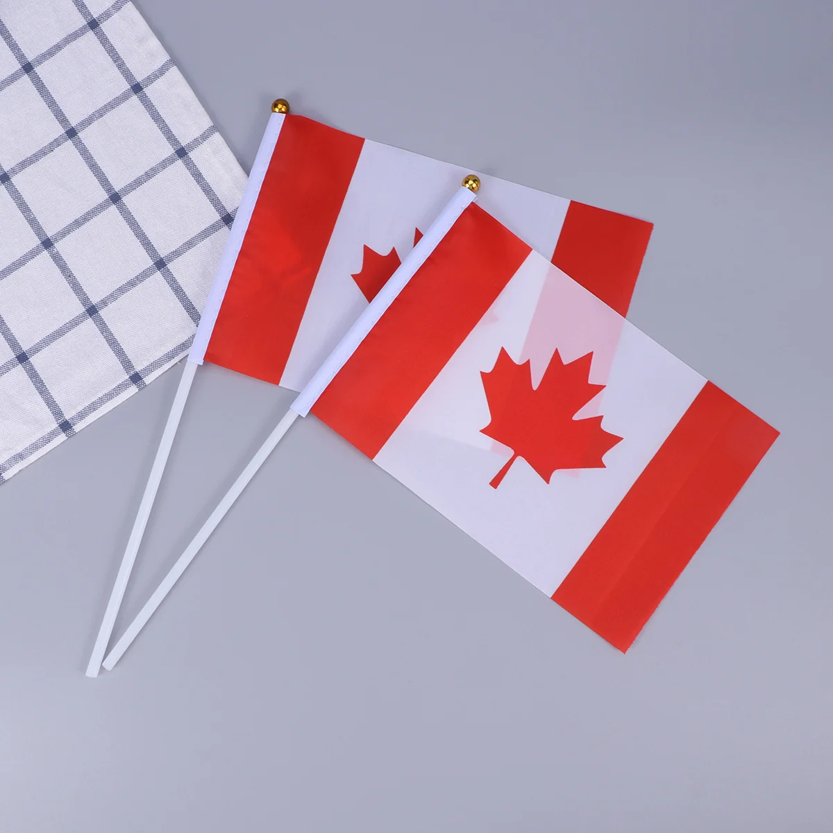 

50Pcs Canada Hand Held Stick Flags Mini Portable Decor for Classroom Garden Bar Desk International Sports Events