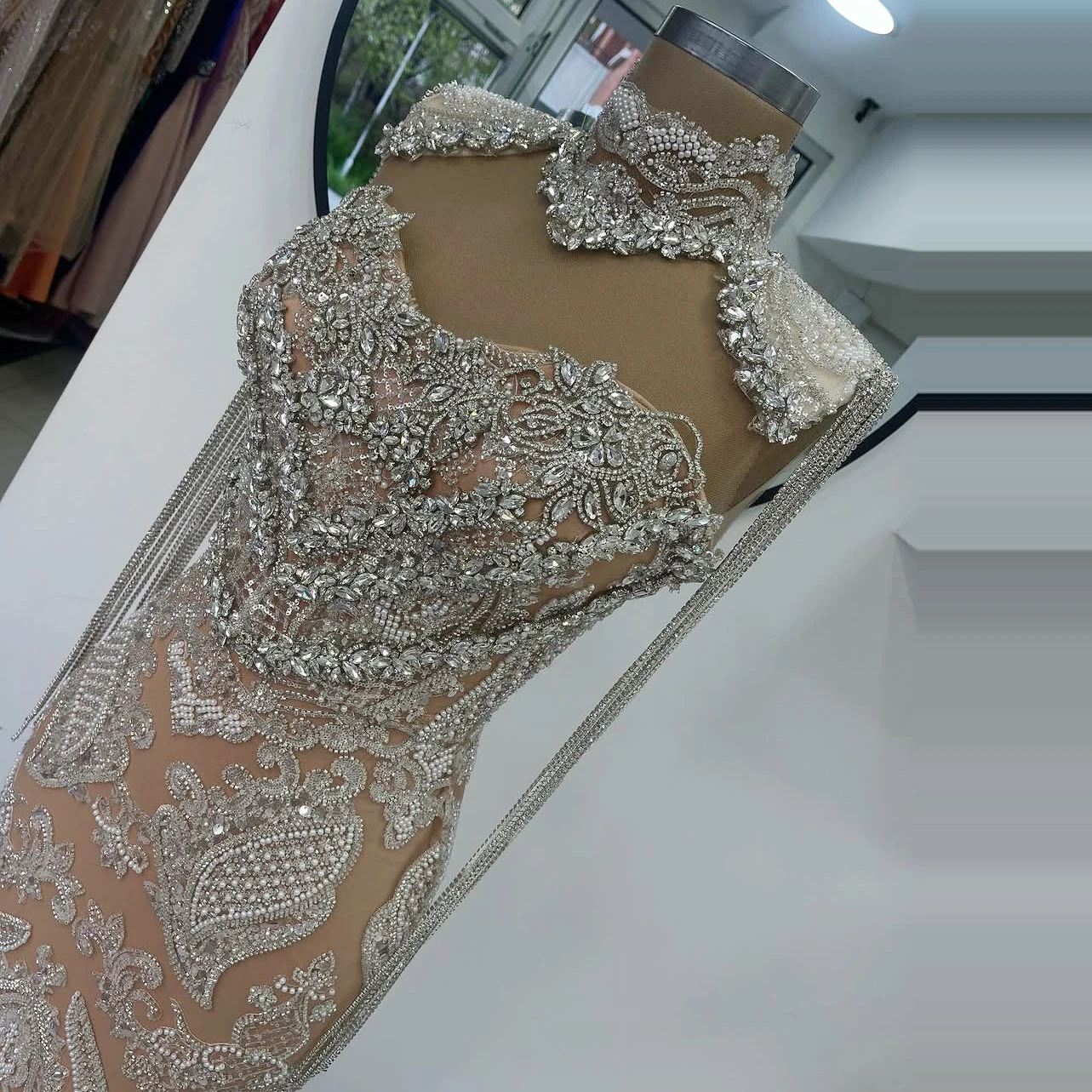 

Gorgeous Fully Crystal Rhinestones Mermaid Evening Dress with Long Tassels Dubai Woman Beaded Cap Sleeve Formal Wedding Gowns