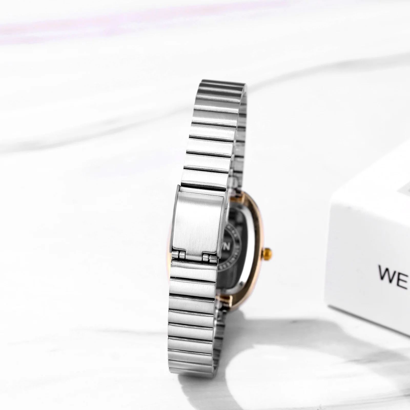 Lancardo นาฬิกาข้อมือควอทซ์ทรงวงรีแบบบางพิเศษสายสแตนเลสปรับขนาดได้สำหรับผู้หญิงนาฬิกากันน้ำแบบลำลองสำหรับธุรกิจ