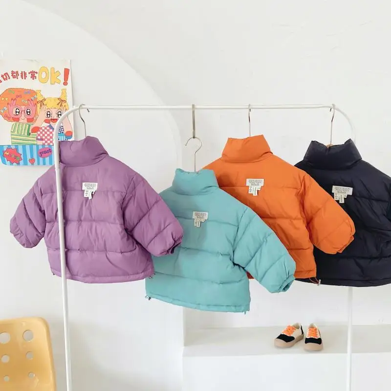 Kinder Jungen Kurze Dicke Parkas Stehkragen Seide Zahnseide Brot Jacke für Junge Mädchen Brief Warme Solide Kleinkind Jungen Winter Mantel