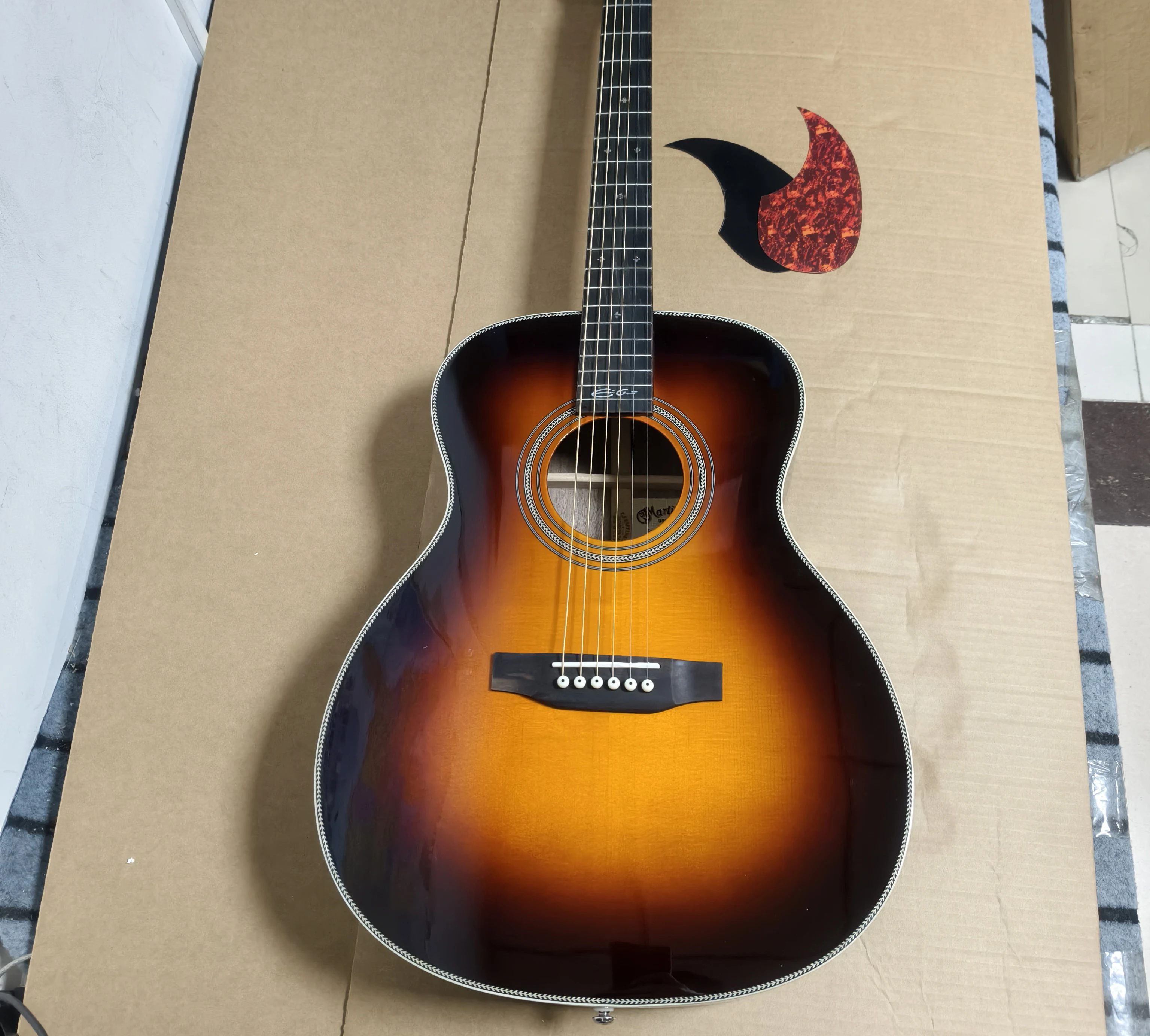 

Горячая новинка 2026: Акустическая гитара 000 28 E C Signature Auditorium, цвет Sunburst, ручная работа, цельный верх из ели