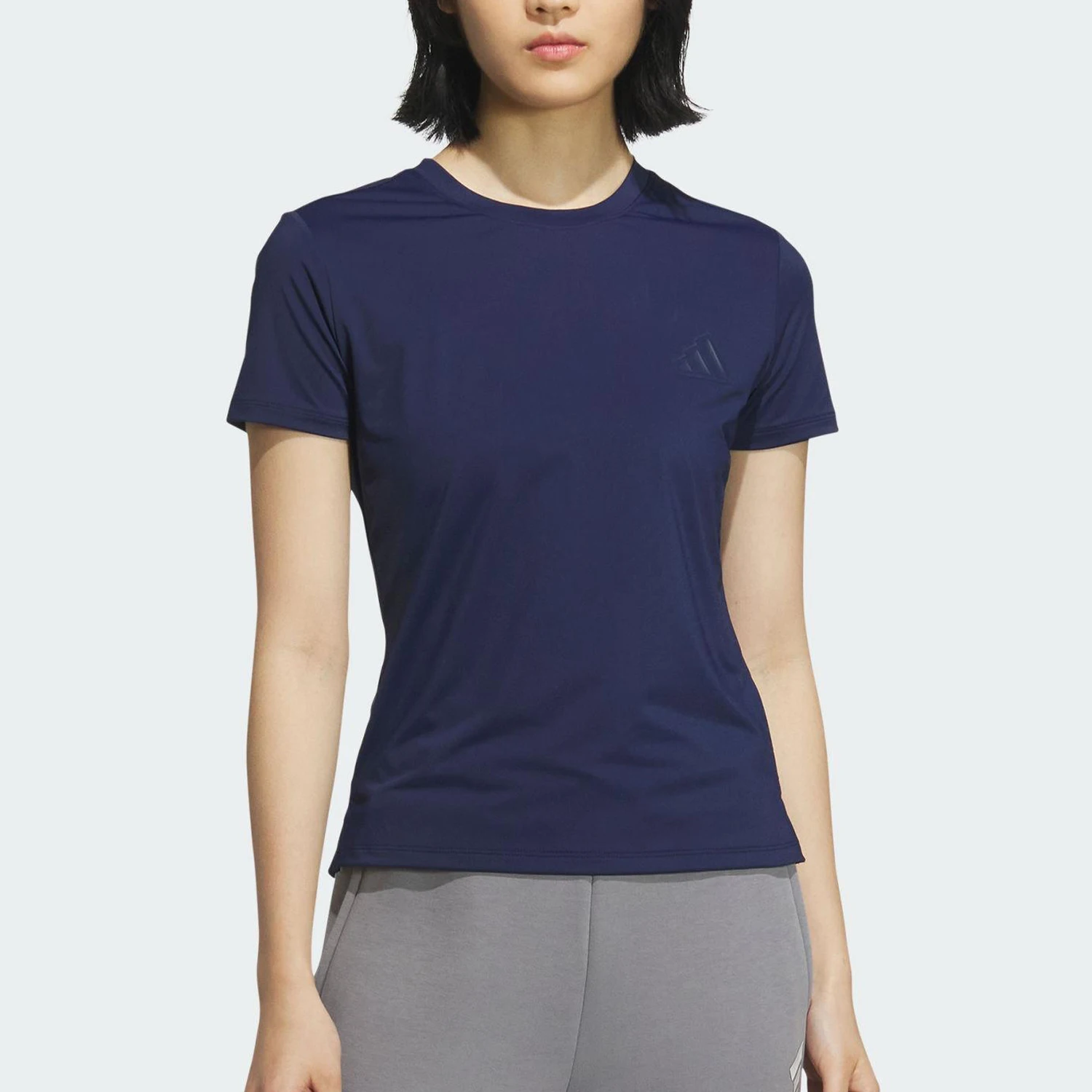 

Оригинальная летняя женская минималистичная приталенная футболка Adidas KC1486