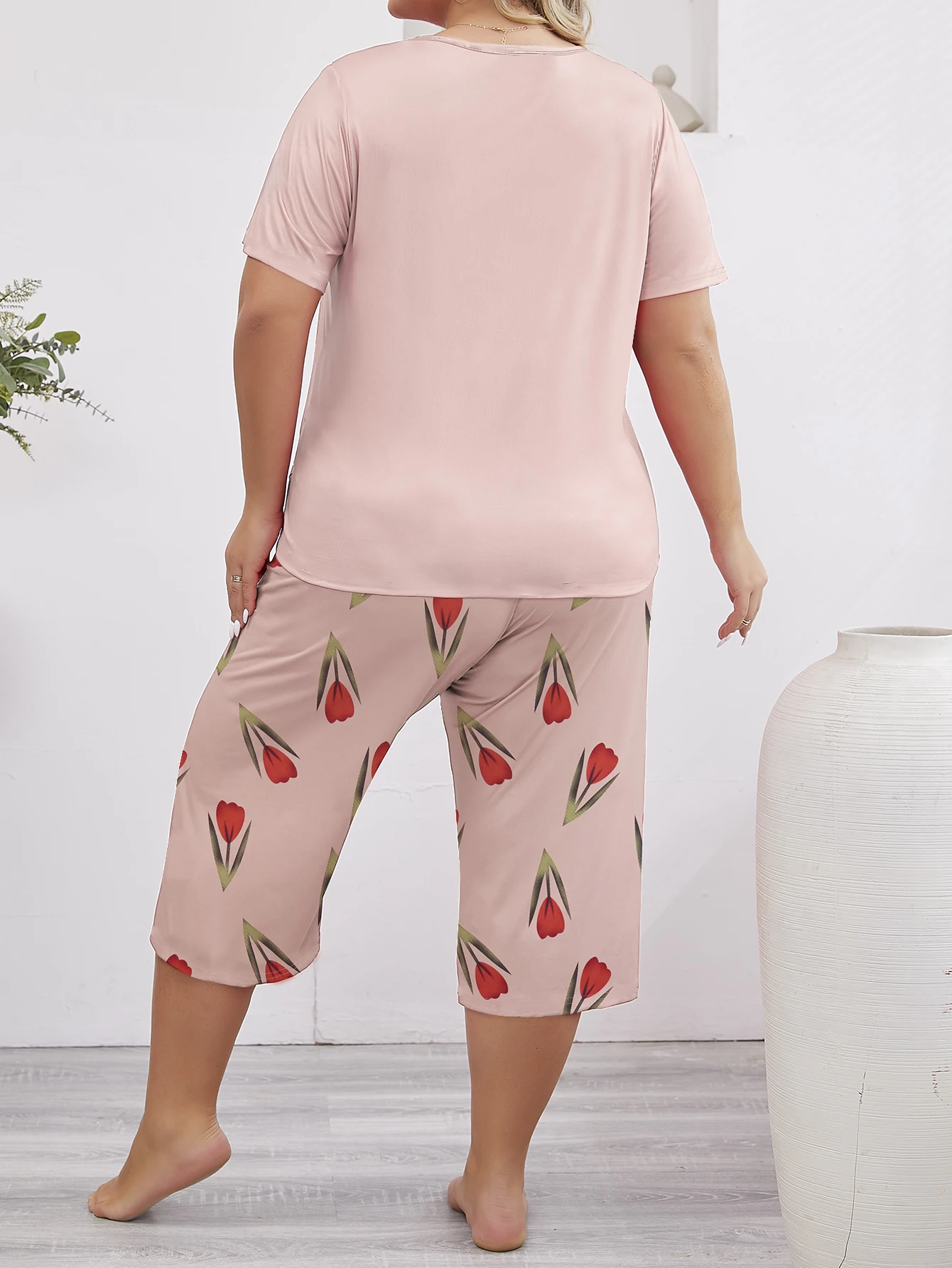 Large size women\'s pajamas home clothing loose and comfortable floral print round neck short sleeved T-shirt&cropped pajamas set