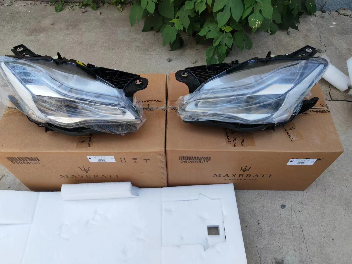 Original Used LED Headlights For Maserati Quattroporte M156 2018-2020 OEM 670100614 670100615