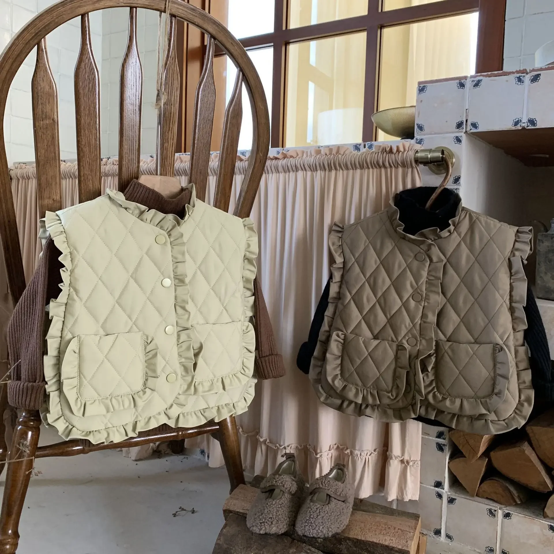 

Children's Waistcoat Winter Autumn 2023 New Baby Girls Warm Cotton Vest Korean Vintage Style Coat Top For Kids Sleeveless Tops