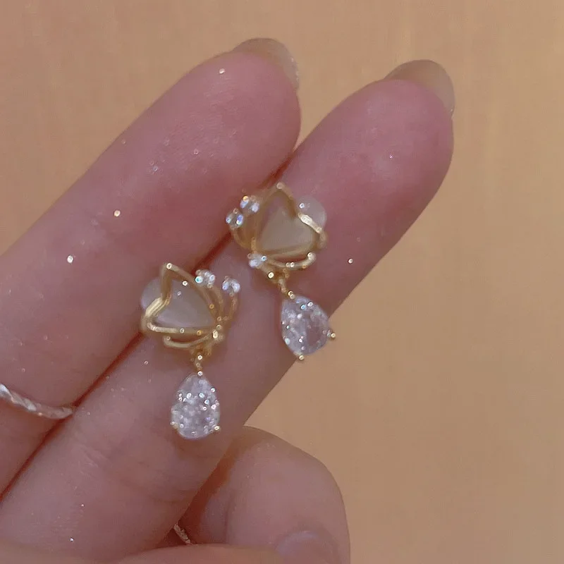 2024 Korean New Personality Fashion Butterfly Golden Earring Women Temperament Imitation Pearl Inlaid Rhinestones Shiny Earrings