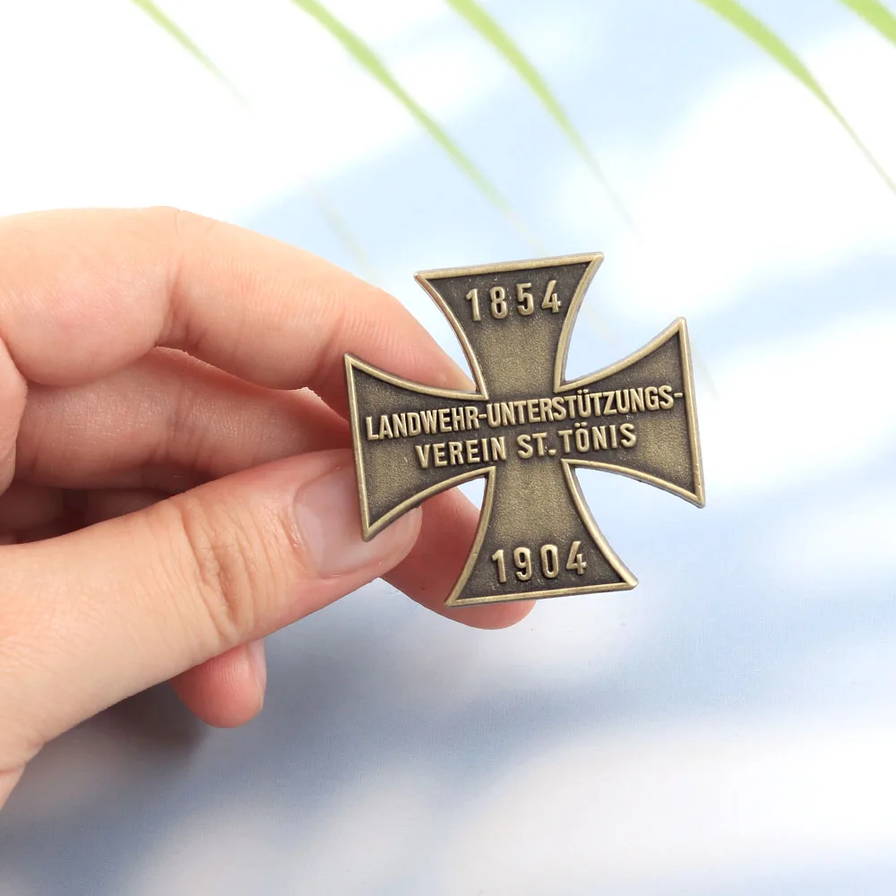Vintage German Iron Cross Brooches 1854-1904 Landwehr Military Medal Badge Retro Maltese Cross Lapel Pins Men Suit Accessories - view 3