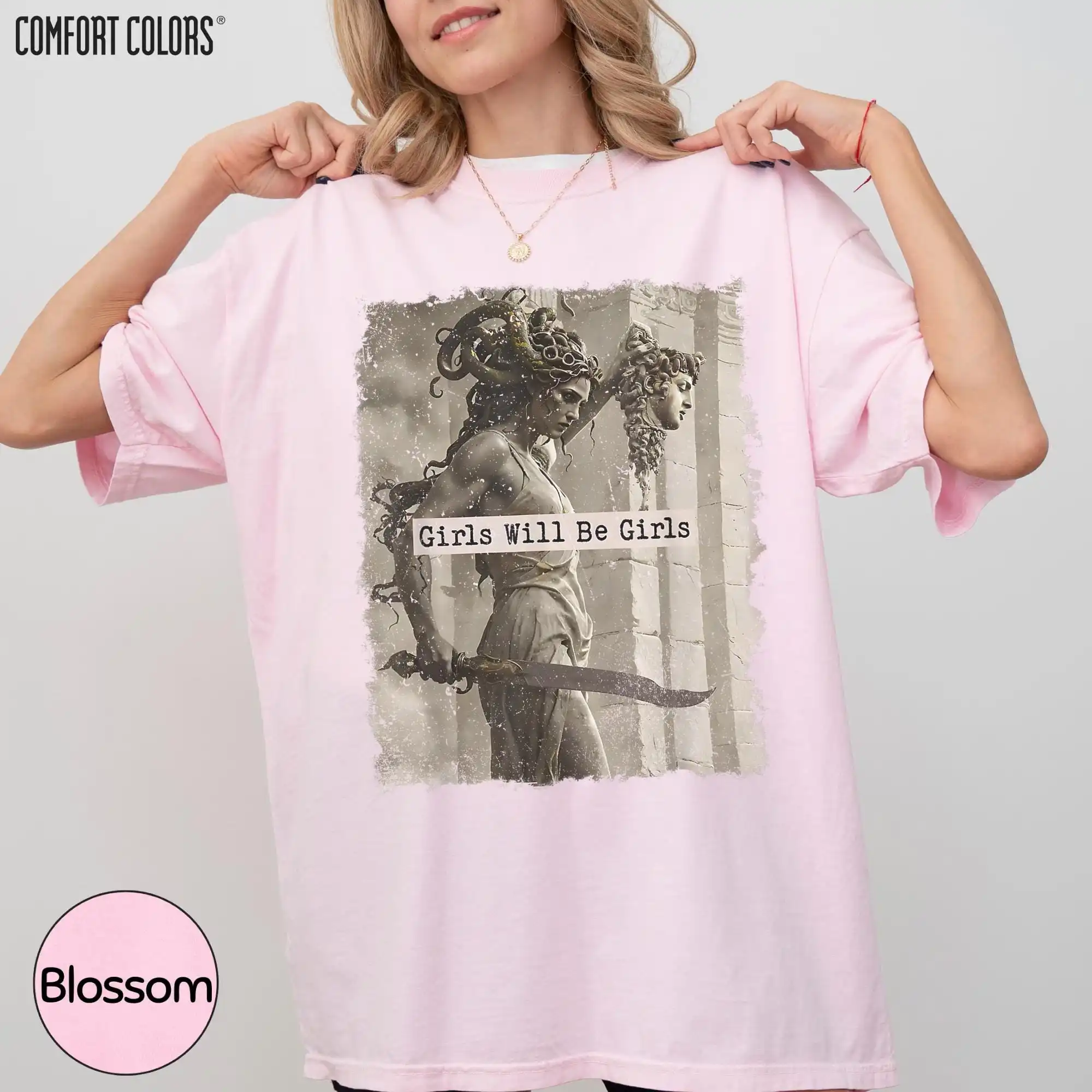 Vintage Medusa Comfort Colors Shirt, Girls Will Be Girls Feministisches Grafik-T-Shirt – Detail 4